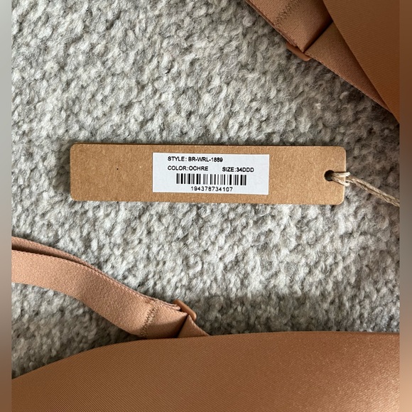 NWT SKIMS Reseller 3 Pack Bra Bundle. 40D, 34DDD and 30B. - Picture 11 of 16